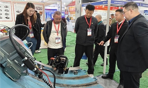 Chengdu Xiongu Showcases Core Intelligent Welding Equipment at Nyingchi Engineering Expo